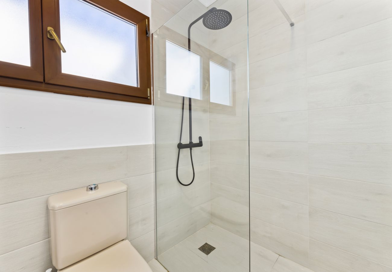 Villa in Tías - Villa 22; pool, sea views, air conditioning, up to six people. 