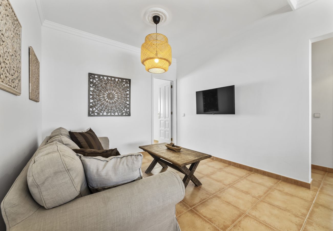 Villa in Tías - Villa 22; pool, sea views, air conditioning, up to six people. 