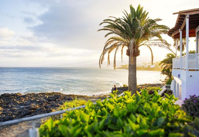 Studio in Puerto del Carmen - ZOE; two beds, TV, WIFI, equipped kitchen, bathroom, swimming pool and solarium  Studio in Puerto del Carmen - ZOE; two beds, TV, WIFI, equipped kitchen, bathroom, swimming pool and solarium