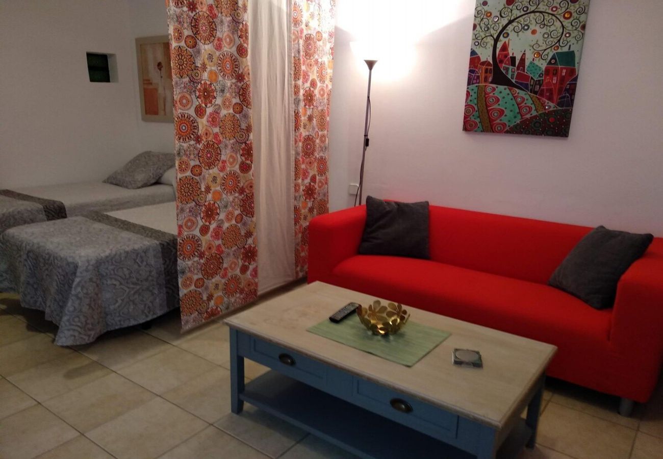 Studio in Puerto del Carmen - ZOE; two beds, TV, WIFI, equipped kitchen, bathroom, swimming pool and solarium 