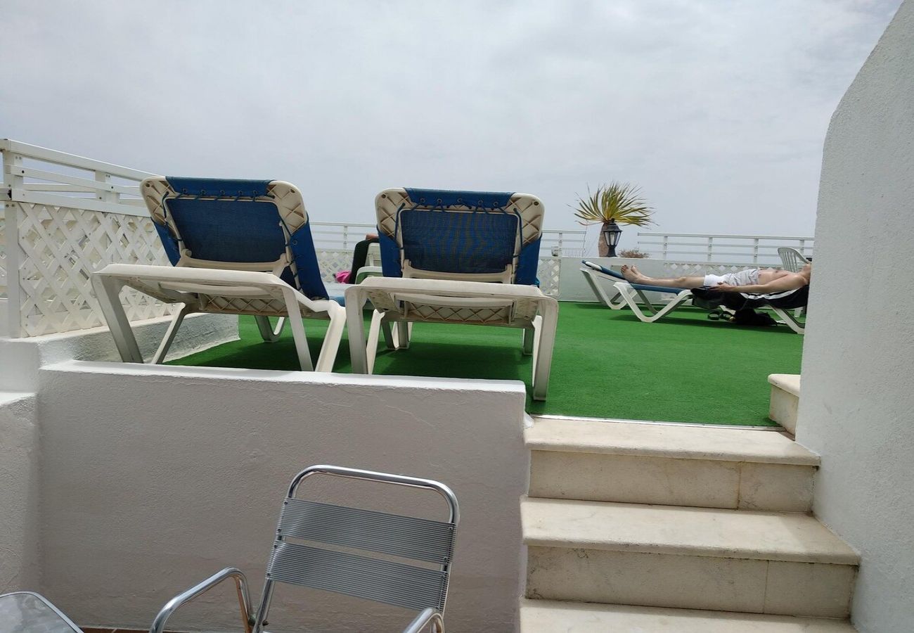 Studio in Puerto del Carmen - ZOE; two beds, TV, WIFI, equipped kitchen, bathroom, swimming pool and solarium 