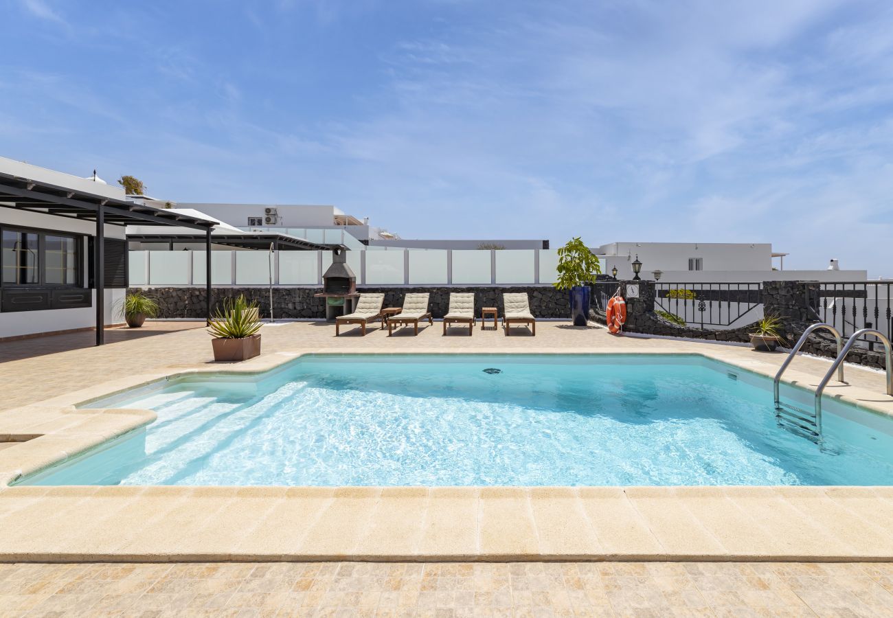 Villa in Tías - Villa 21, luxurious villa with heated pool 