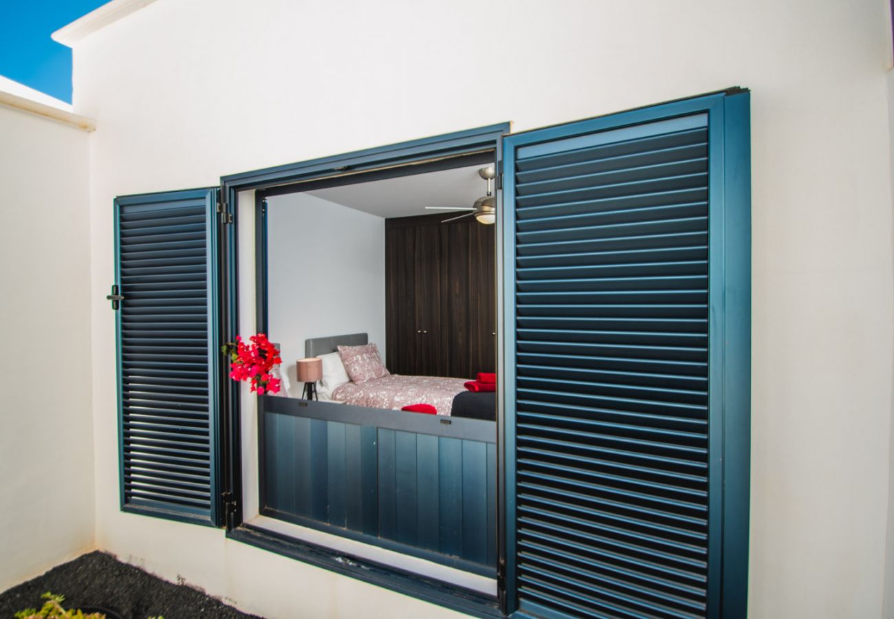 House in Playa Blanca - La niña bonita - poolside villa with sea views