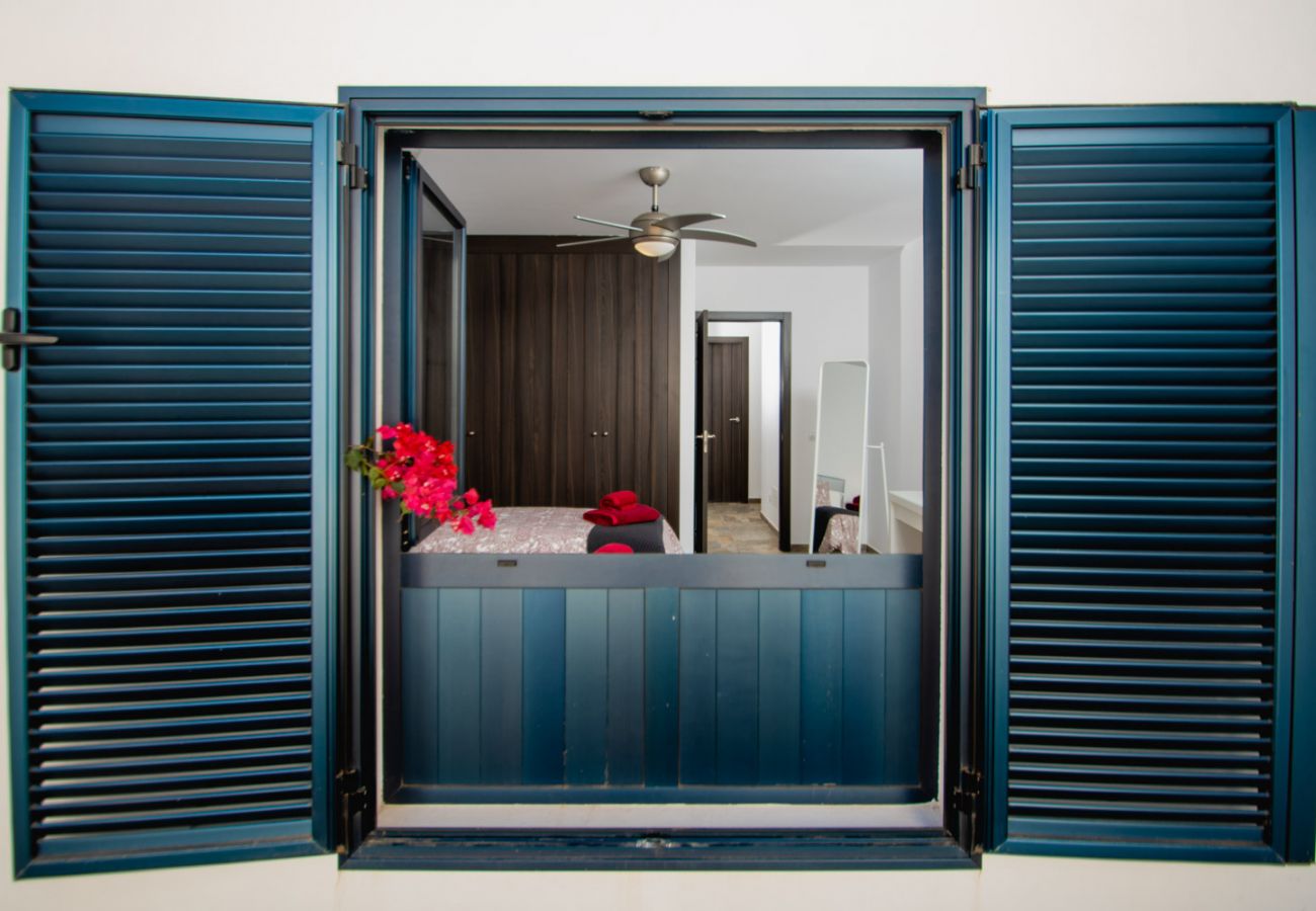 House in Playa Blanca - La niña bonita - poolside villa with sea views