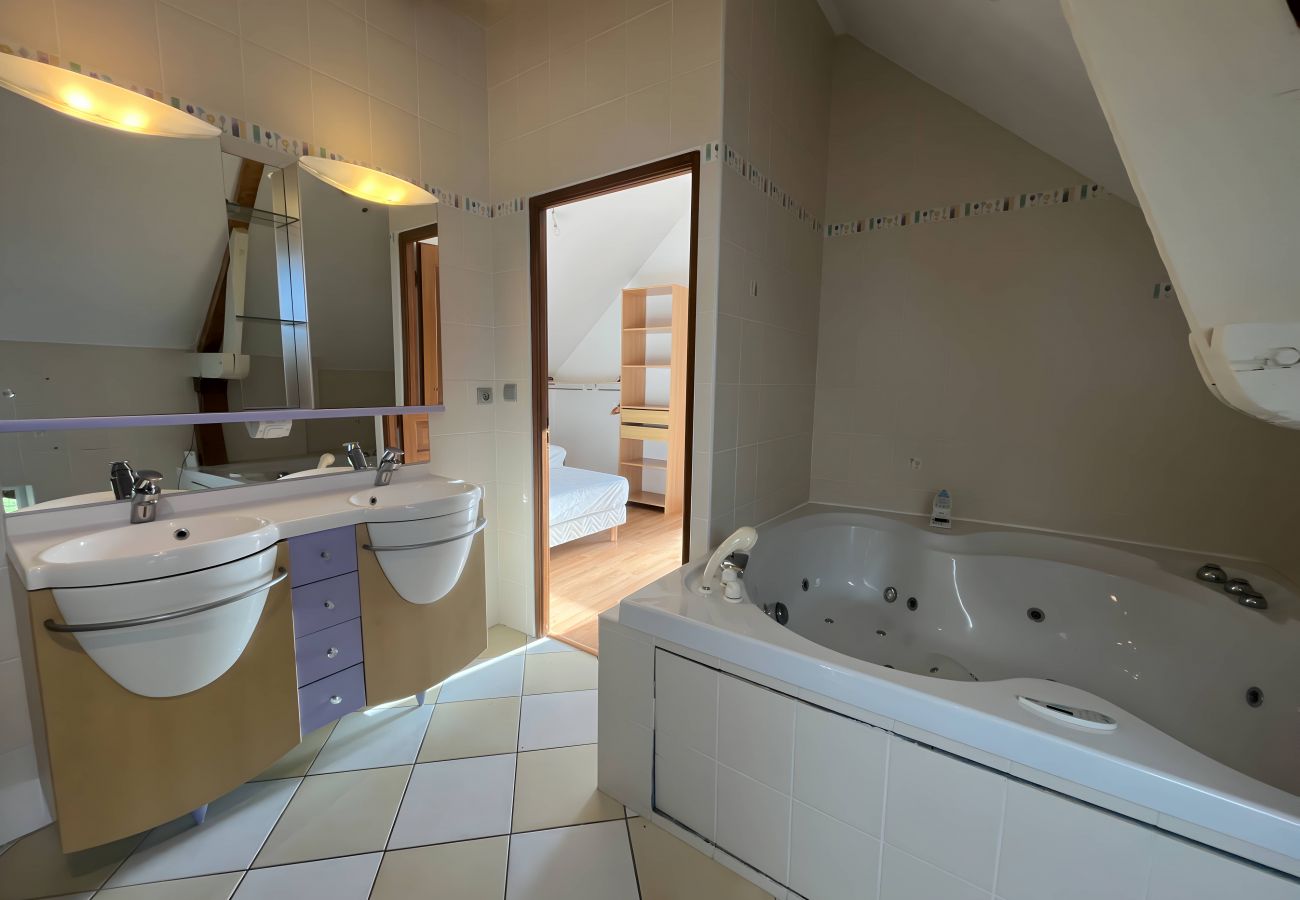 Villa in Teillé - L'Ecolière - Piscine - 14 pers. - Rêve au Mans