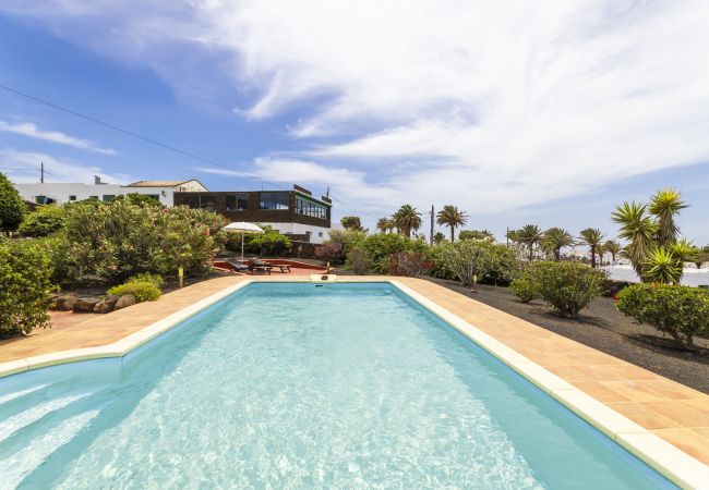 Apartment in Las Breñas - Jaretas - Apartamento rural con piscina  Apartment in Las Breñas - Jaretas - Apartamento rural con piscina