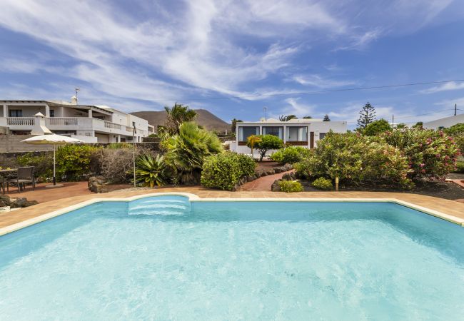 Apartment in Las Breñas - Maretas - Apartamento rural con piscina Apartment in Las Breñas - Maretas - Apartamento rural con piscina