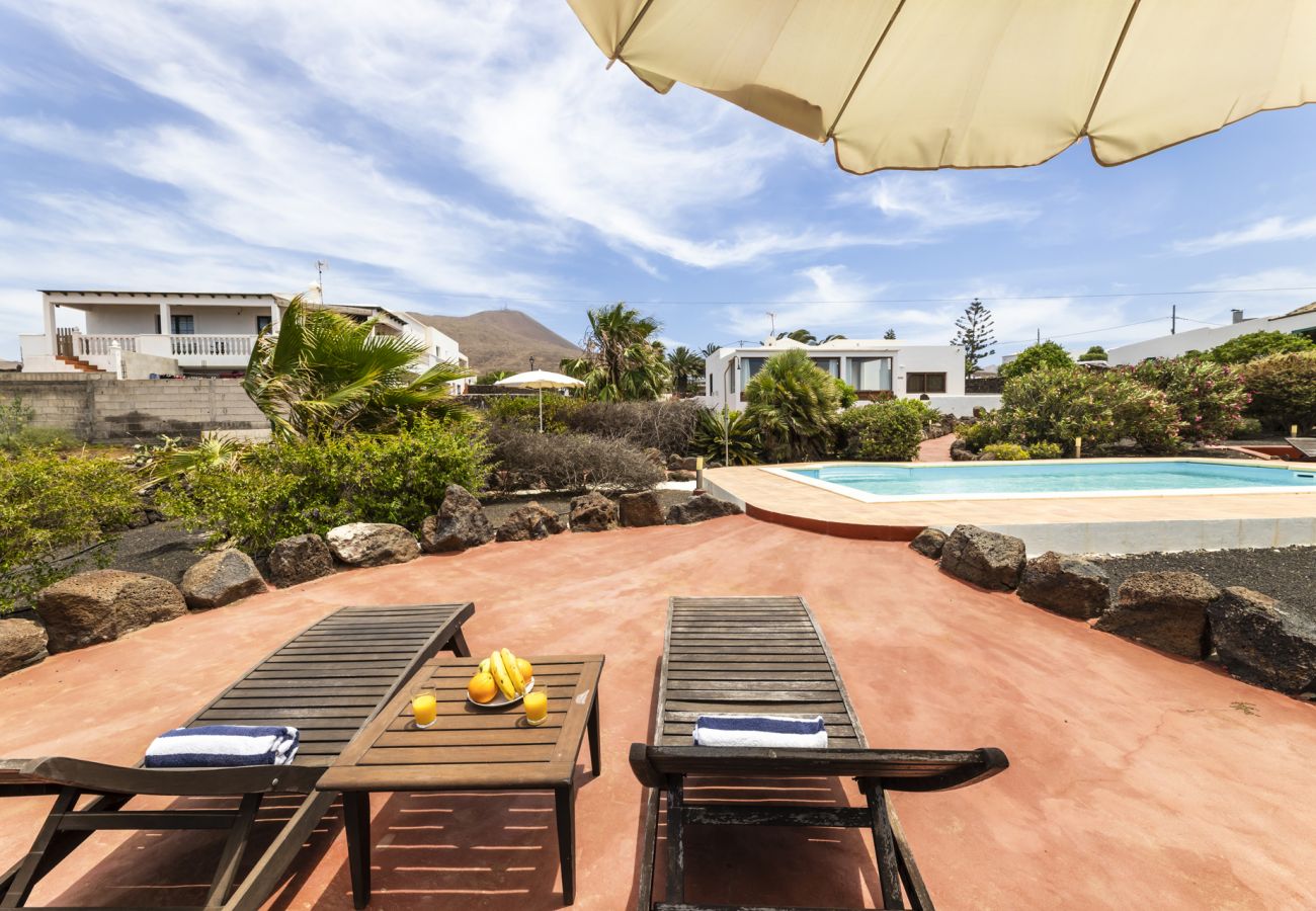 Apartment in Las Breñas - Maretas - Apartamento rural con piscina