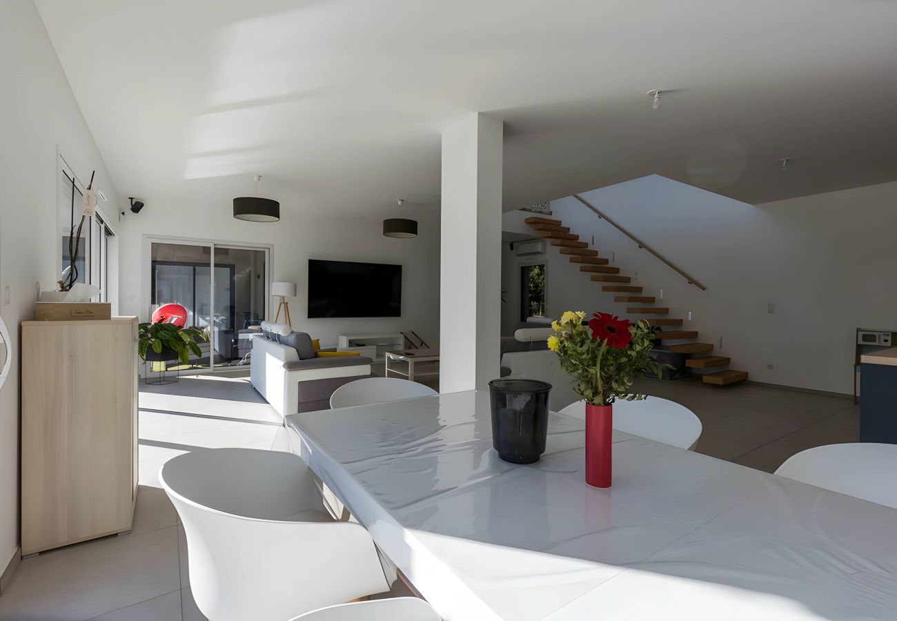 Villa in Yvré-l´Evêque - La Villa Chandon - Piscine - 10 pers. - Rêve au Mans
