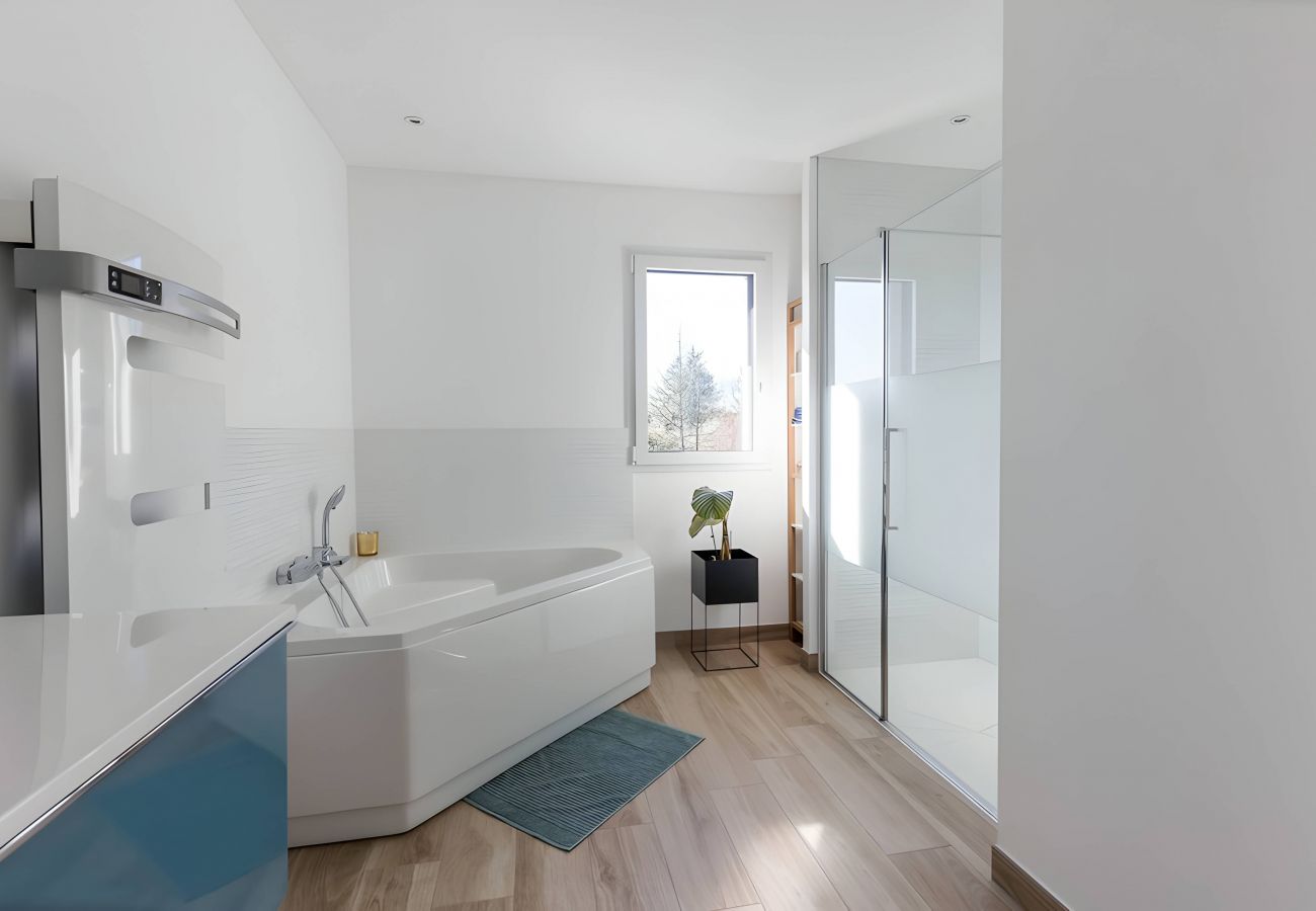 Villa in Yvré-l´Evêque - La Villa Chandon - Piscine - 10 pers. - Rêve au Mans