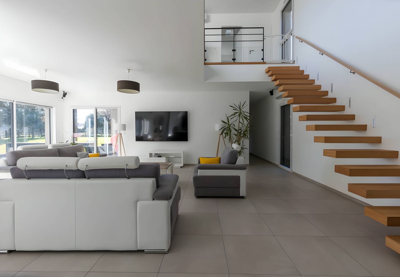 Villa in Yvré-l´Evêque - La Villa Chandon - Piscine - 10 pers. - Rêve au Mans