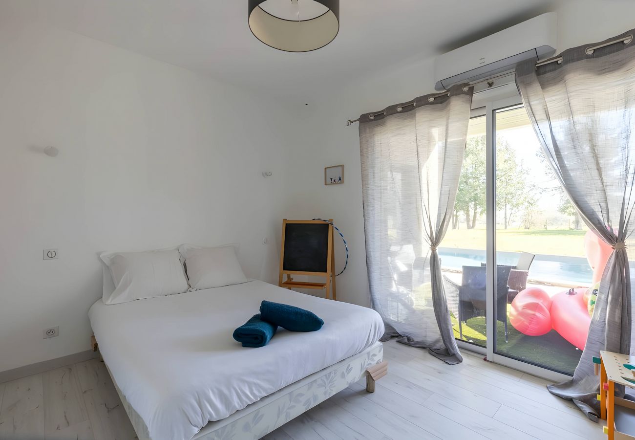 Villa in Yvré-l´Evêque - La Villa Chandon - Piscine - 10 pers. - Rêve au Mans