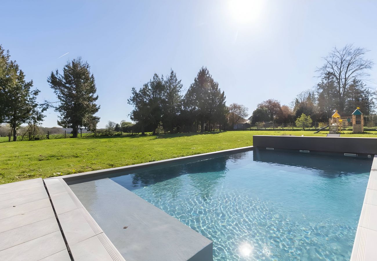 Villa in Yvré-l´Evêque - La Villa Chandon - Piscine - 10 pers. - Rêve au Mans