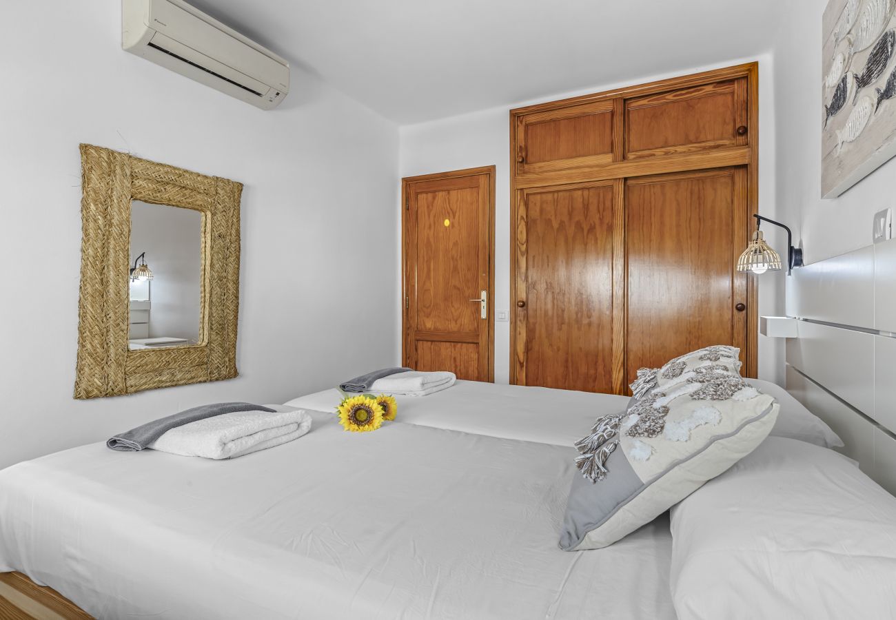 Apartment in Puerto del Carmen - Hola Arnage