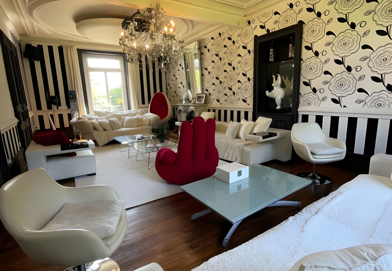 Country house in Saint-Pavace - Domaine de la Belvaudière - 22 Pers. - Piscine - Luxe -Rêve au Mans