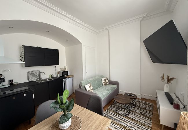 Apartment in Ecommoy - Le Central - Proche du Circuit - 5 pers. - Rêve au Mans Apartment in Ecommoy - Le Central - Proche du Circuit - 5 pers. - Rêve au Mans