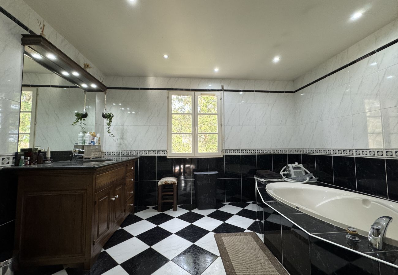 House in Spay - Le Domaine des 24 Heures