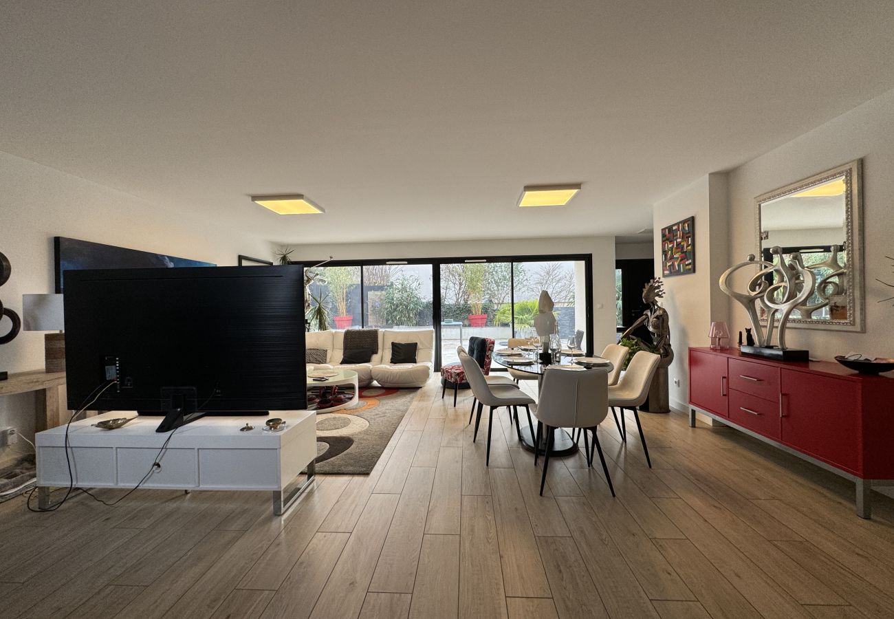 Villa in Le Mans - L'Aigle - Piscine - 10 pers - Rêve au Mans