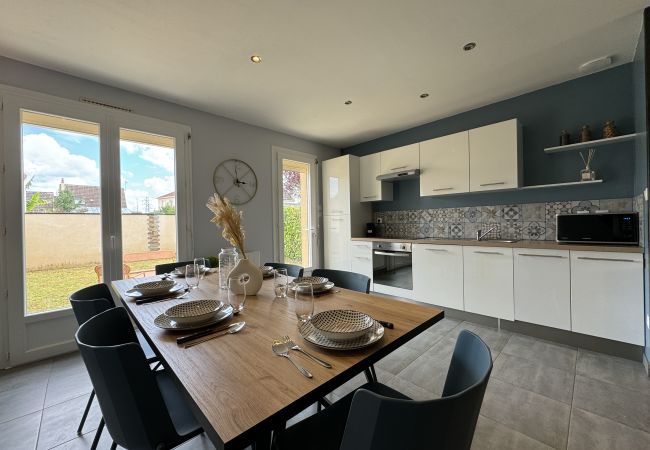 House in Arnage - Maison de la tourelles  House in Arnage - Maison de la tourelles