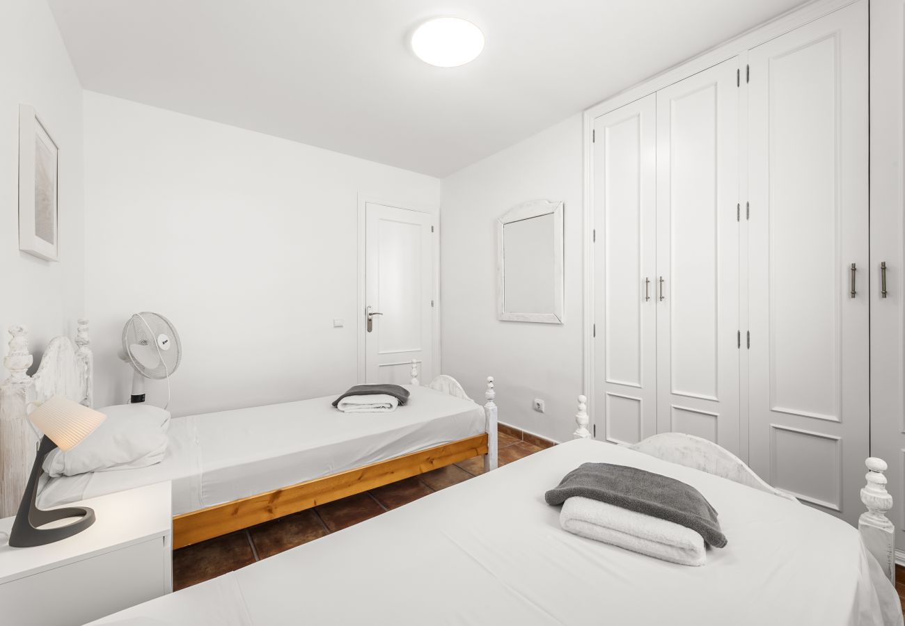 Apartment in Playa Honda - La Casa de Tara: Tu Refugio de Sol y Mar en Playa Honda