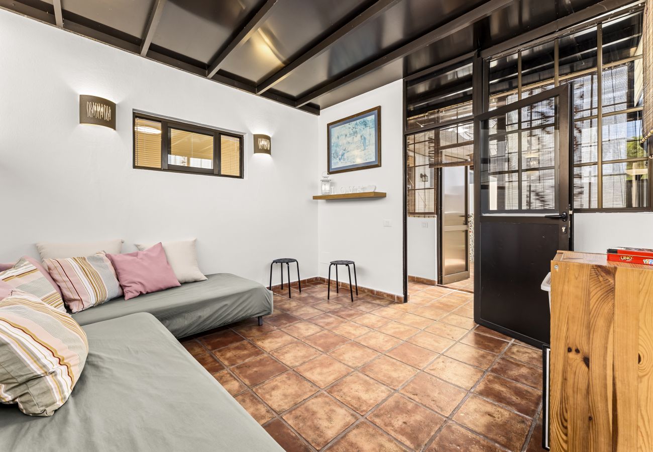 Apartment in Playa Honda - La Casa de Tara: Tu Refugio de Sol y Mar en Playa Honda