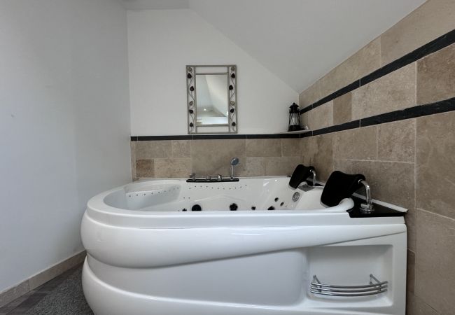 House in Saint-Mars-d´Outillé - Le QG des Bolides - 12 pers - Circuit - Rêve au Mans House in Saint-Mars-d´Outillé - Le QG des Bolides - 12 pers - Circuit - Rêve au Mans