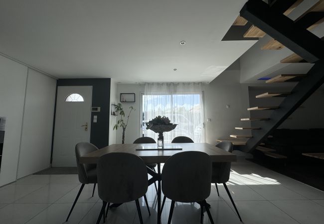 House in Saint-Mars-d´Outillé - Le QG des Bolides - 12 pers - Circuit - Rêve au Mans House in Saint-Mars-d´Outillé - Le QG des Bolides - 12 pers - Circuit - Rêve au Mans