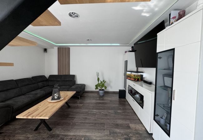 House in Saint-Mars-d´Outillé - Le QG des Bolides - 12 pers - Circuit - Rêve au Mans House in Saint-Mars-d´Outillé - Le QG des Bolides - 12 pers - Circuit - Rêve au Mans