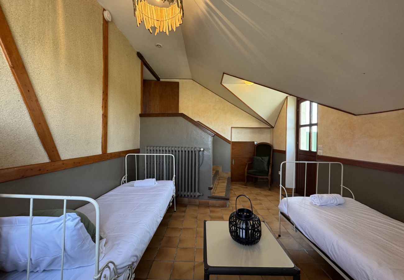 Cottage in Teloché - L’Endurance 24h - 15pers - Circuit Bugatti - Rêve au Mans