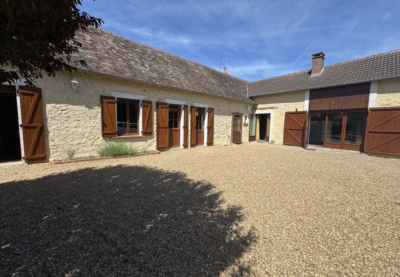 Cottage in Teloché - L’Endurance 24h - 15pers - Circuit Bugatti - Rêve au Mans