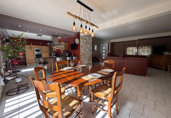 House in Moncé-en-Belin - Les Charmes - 8pers - Piscine - Rêve au Mans House in Moncé-en-Belin - Les Charmes - 8pers - Piscine - Rêve au Mans