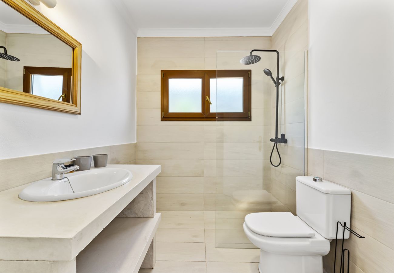 Villa à Tías - Villa 22; piscine, vue sur la mer, climatisation, jusqu'à six personnes. 