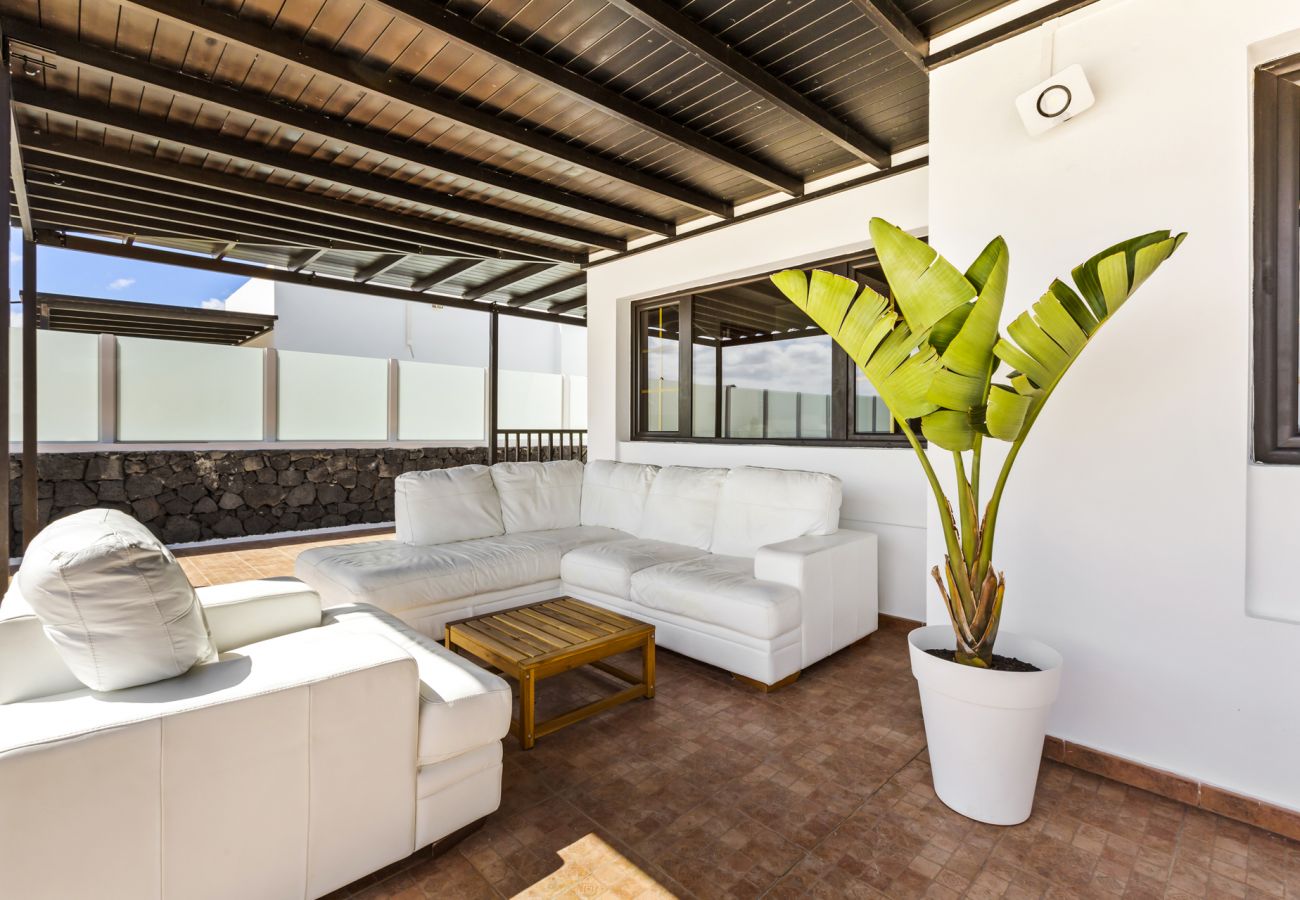 Villa à Tías - Villa 22; piscine, vue sur la mer, climatisation, jusqu'à six personnes. 