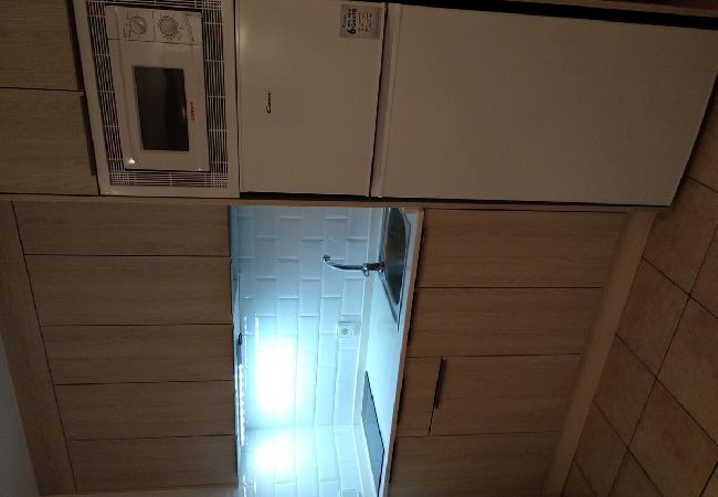 Studio à Puerto del Carmen - ZOE ; deux lits, TV, WIFI, cuisine équipée, salle de bain, piscine et solarium  Studio à Puerto del Carmen - ZOE ; deux lits, TV, WIFI, cuisine équipée, salle de bain, piscine et solarium