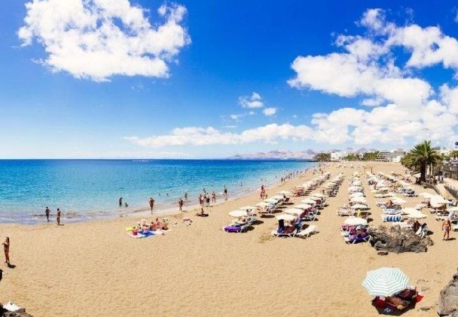 Studio à Puerto del Carmen - ZOE ; deux lits, TV, WIFI, cuisine équipée, salle de bain, piscine et solarium  Studio à Puerto del Carmen - ZOE ; deux lits, TV, WIFI, cuisine équipée, salle de bain, piscine et solarium