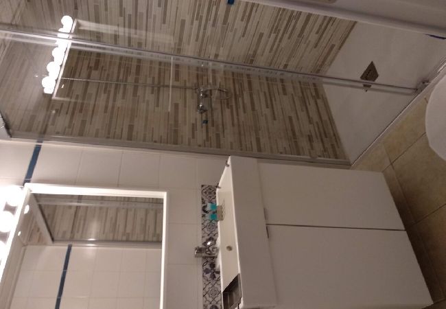 Studio à Puerto del Carmen - ZOE ; deux lits, TV, WIFI, cuisine équipée, salle de bain, piscine et solarium  Studio à Puerto del Carmen - ZOE ; deux lits, TV, WIFI, cuisine équipée, salle de bain, piscine et solarium