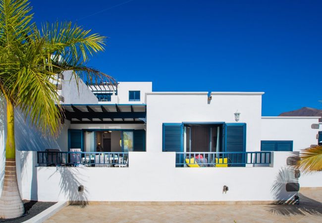 Maison à Playa Blanca - La niña bonita - villa au bord de la piscine avec vue sur la mer Maison à Playa Blanca - La niña bonita - villa au bord de la piscine avec vue sur la mer