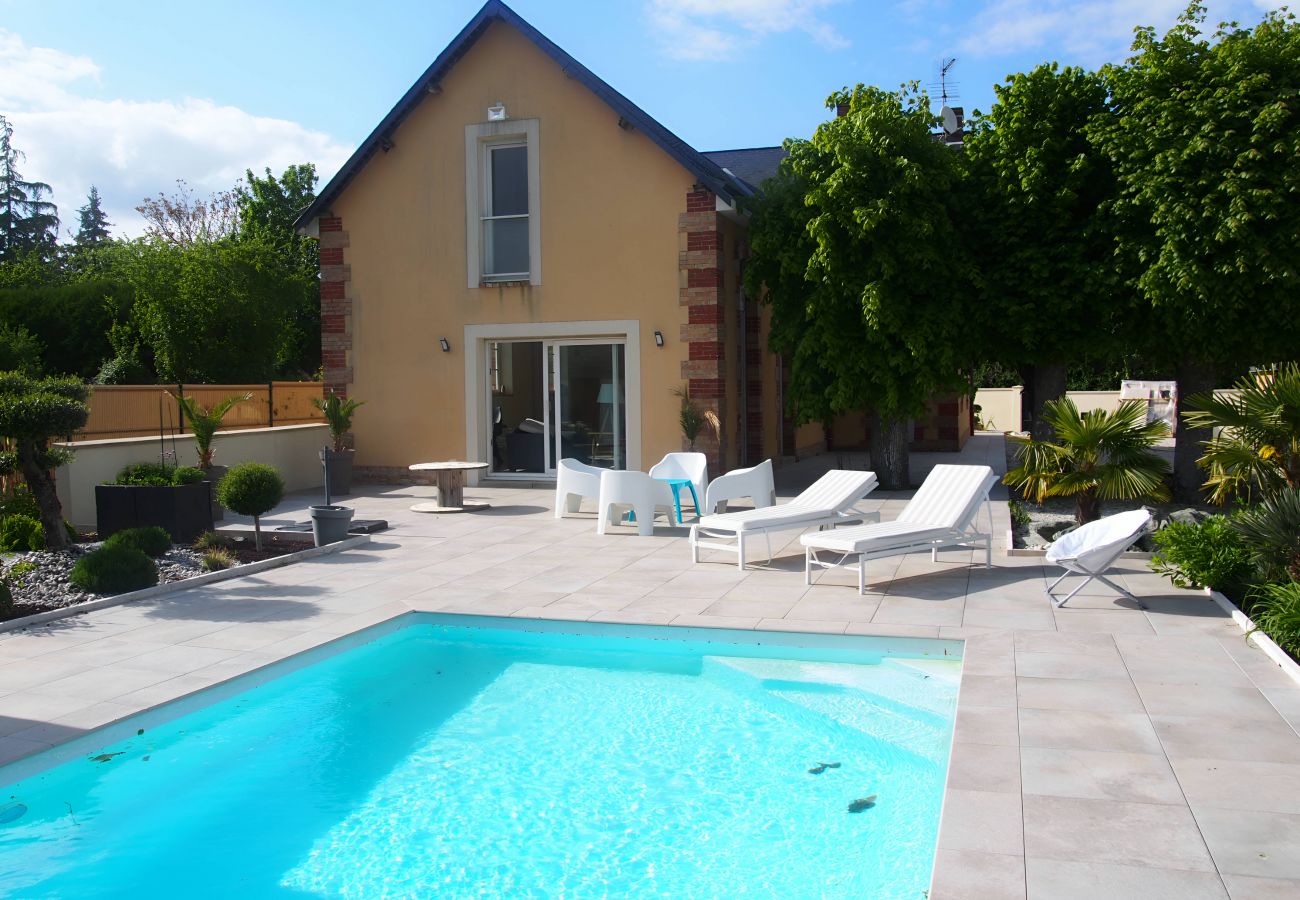 Villa à Teillé - L'Ecolière - Piscine - 14 pers. - Rêve au Mans