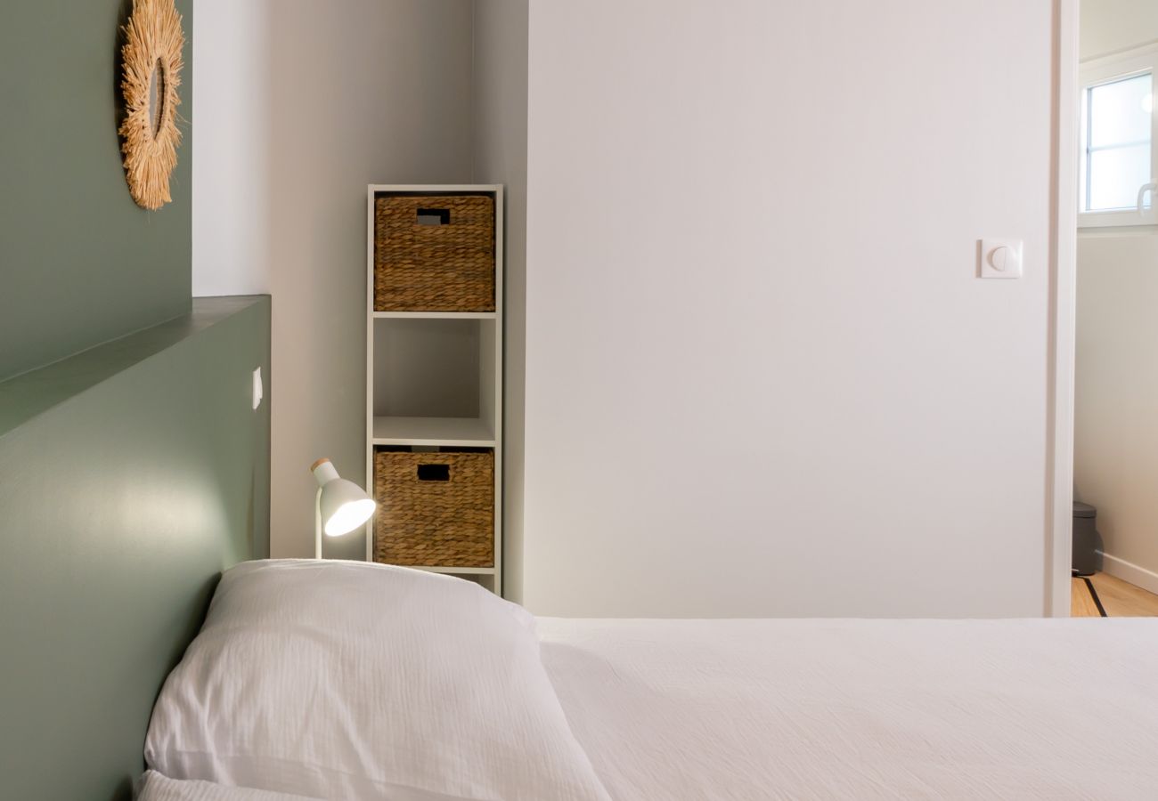 Chambre minimaliste et impeccable
