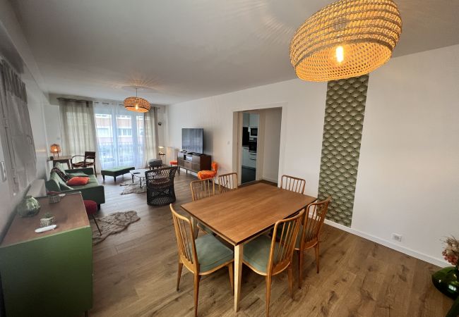 Appartement à Le Mans - The 70´s - Balcon - 8 pers. - Rêve au Mans Appartement à Le Mans - The 70´s - Balcon - 8 pers. - Rêve au Mans