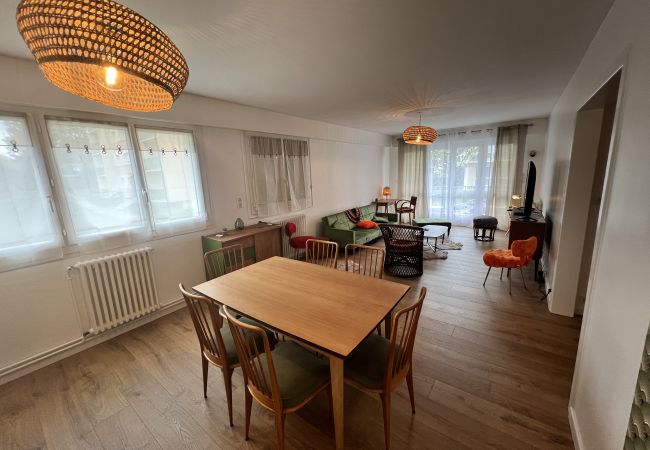 Appartement à Le Mans - The 70´s - Balcon - 8 pers. - Rêve au Mans Appartement à Le Mans - The 70´s - Balcon - 8 pers. - Rêve au Mans