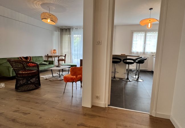 Appartement à Le Mans - The 70´s - Balcon - 8 pers. - Rêve au Mans Appartement à Le Mans - The 70´s - Balcon - 8 pers. - Rêve au Mans