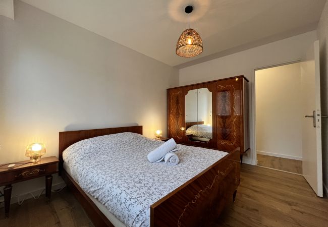 Appartement à Le Mans - The 70´s - Balcon - 8 pers. - Rêve au Mans Appartement à Le Mans - The 70´s - Balcon - 8 pers. - Rêve au Mans