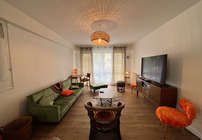 Appartement à Le Mans - The 70´s - Balcon - 8 pers. - Rêve au Mans Appartement à Le Mans - The 70´s - Balcon - 8 pers. - Rêve au Mans