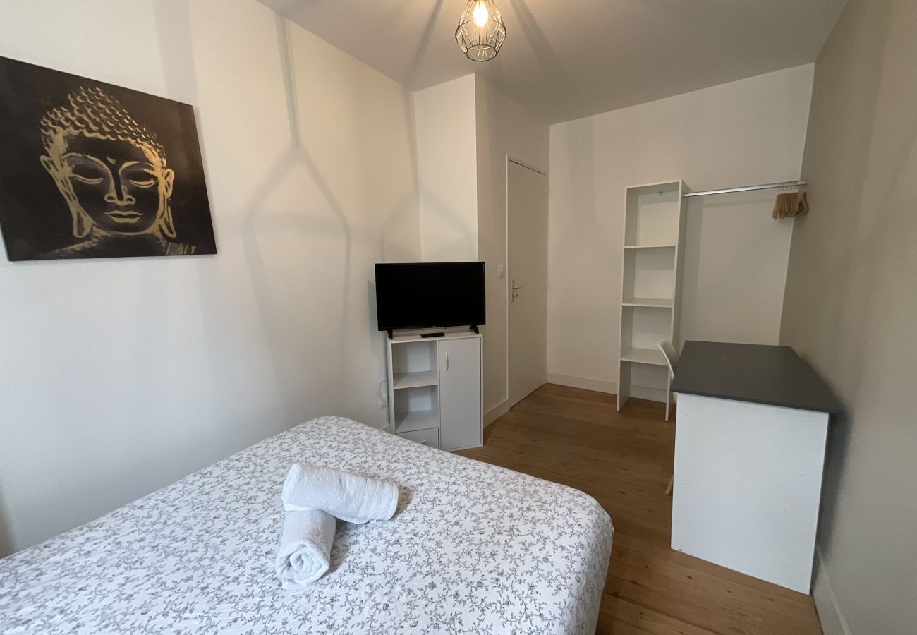 Vue différente de la deuxième chambre au 