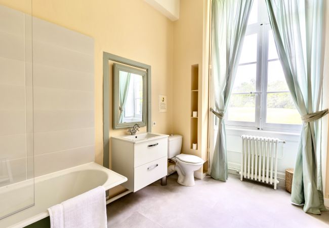 Domaine à Bazouges-sur-le-Loir - Château de Marigné - 15 pers. - Rêve au Mans Domaine à Bazouges-sur-le-Loir - Château de Marigné - 15 pers. - Rêve au Mans