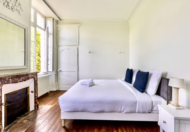 Domaine à Bazouges-sur-le-Loir - Château de Marigné - 15 pers. - Rêve au Mans Domaine à Bazouges-sur-le-Loir - Château de Marigné - 15 pers. - Rêve au Mans