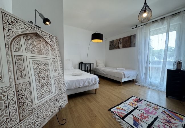 Maison à Le Mans - L'Alhambra House - Proche du Circuit - 11 pers. - Rêve au Mans Maison à Le Mans - L'Alhambra House - Proche du Circuit - 11 pers. - Rêve au Mans