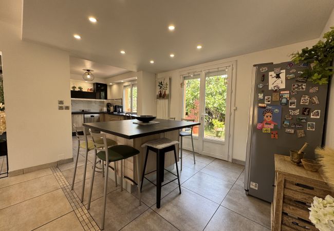 Maison à Le Mans - L'Alhambra House - Proche du Circuit - 11 pers. - Rêve au Mans Maison à Le Mans - L'Alhambra House - Proche du Circuit - 11 pers. - Rêve au Mans