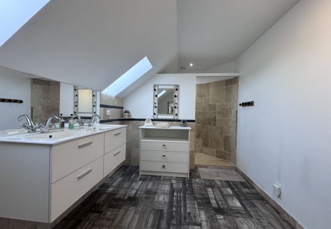 Maison à Saint-Mars-d´Outillé - Le QG des Bolides - 12 pers - Circuit - Rêve au Mans Maison à Saint-Mars-d´Outillé - Le QG des Bolides - 12 pers - Circuit - Rêve au Mans